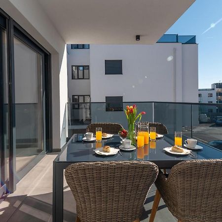 Poolside 2 Bedroom Ap. Mare Трогир Екстериор снимка