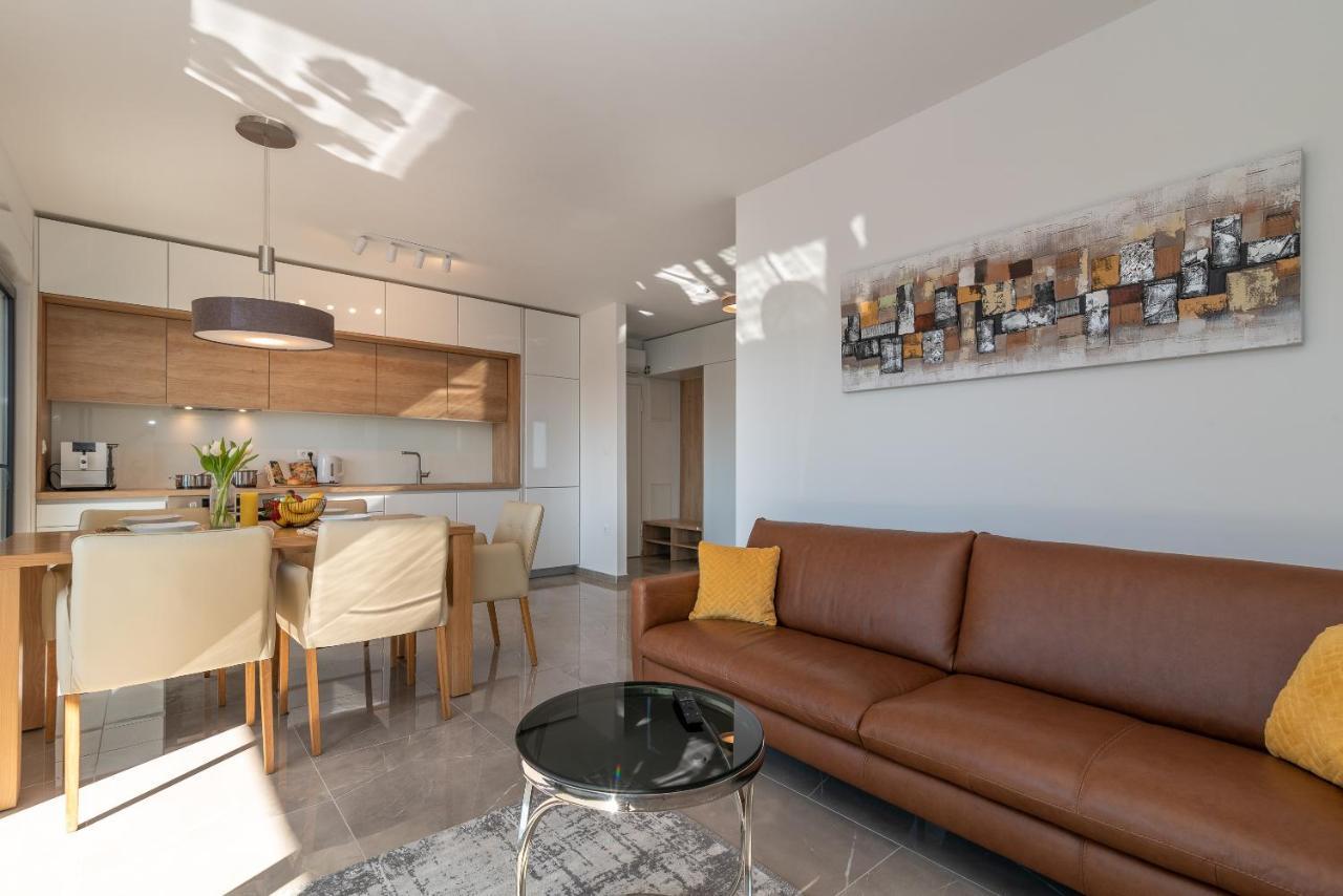 Poolside 2 Bedroom Ap. Mare Трогир Екстериор снимка