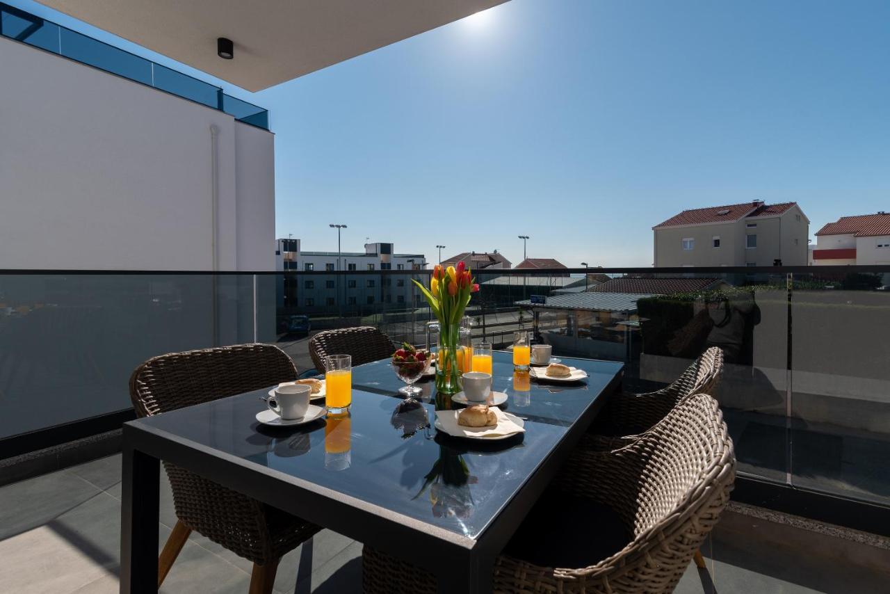 Poolside 2 Bedroom Ap. Mare Трогир Екстериор снимка