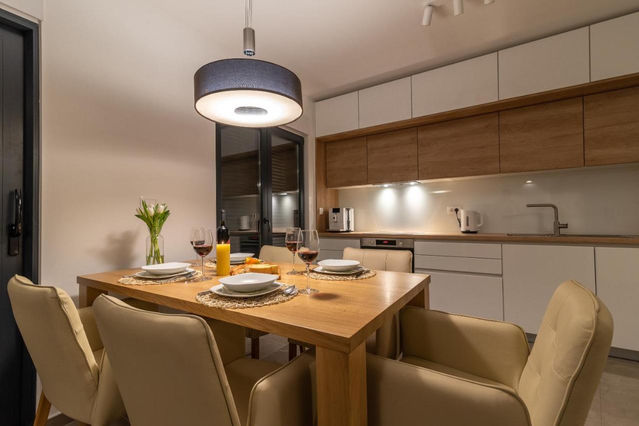 Poolside 2 Bedroom Ap. Mare Трогир Екстериор снимка