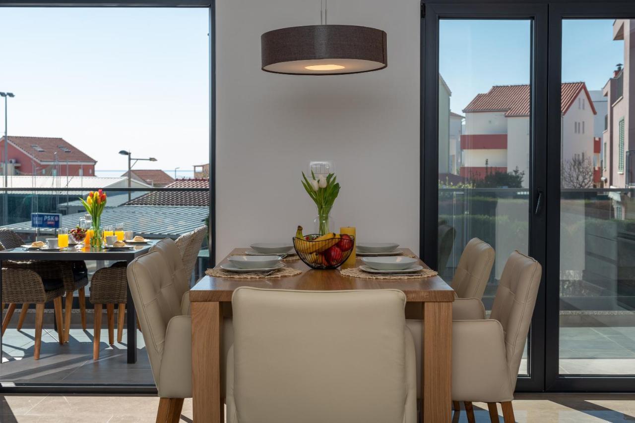 Poolside 2 Bedroom Ap. Mare Трогир Екстериор снимка