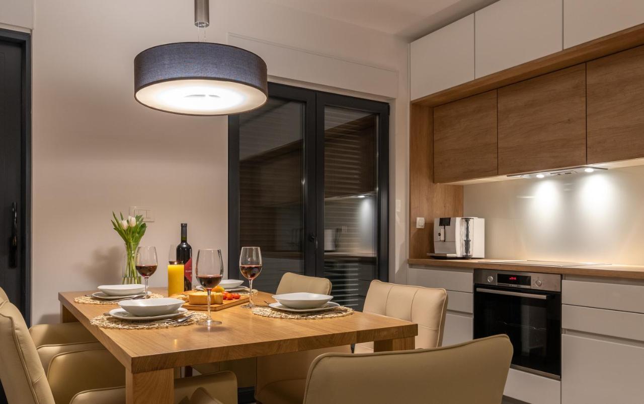 Poolside 2 Bedroom Ap. Mare Трогир Екстериор снимка