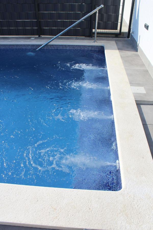 Poolside 2 Bedroom Ap. Mare Трогир Екстериор снимка